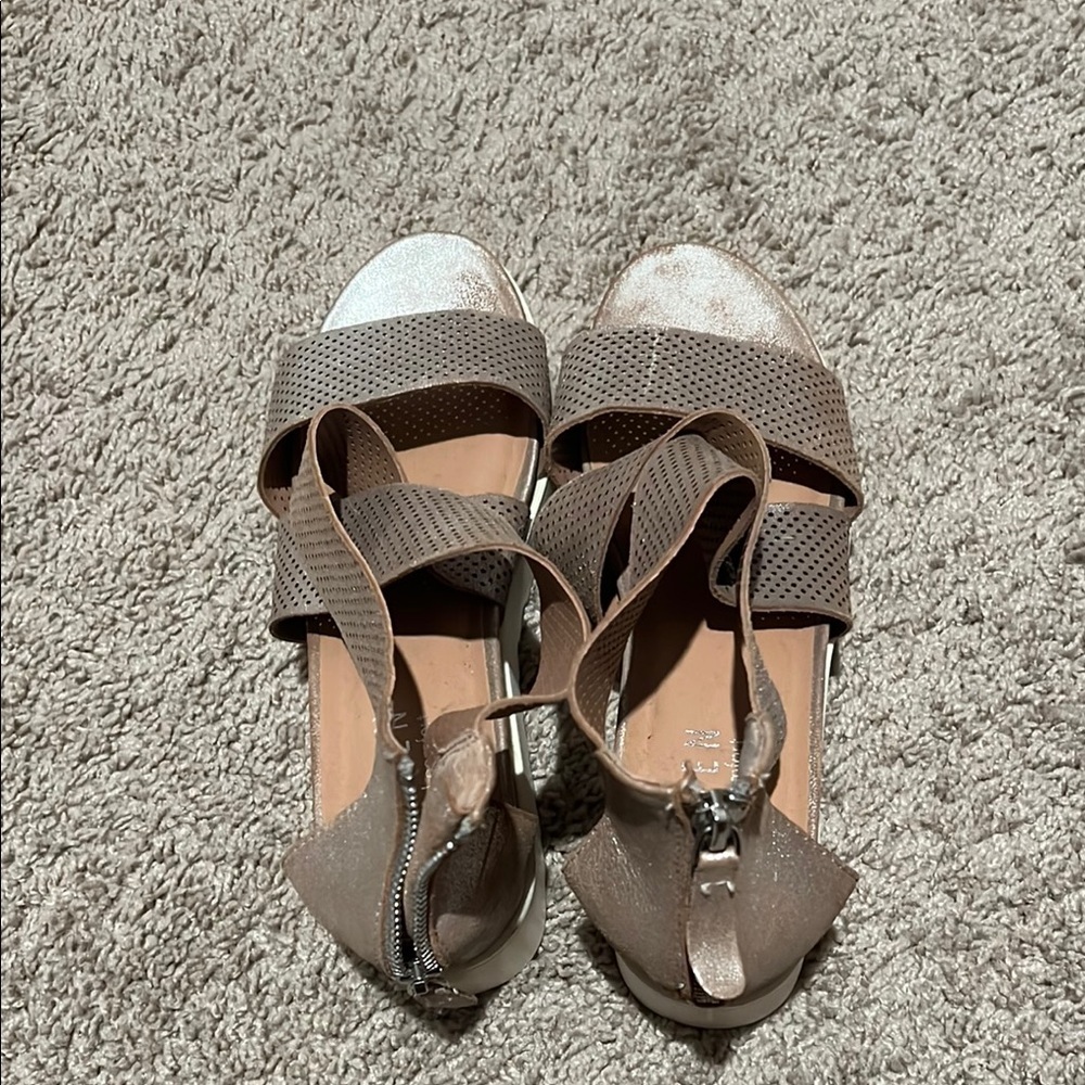 Steven by Steve Madden Klein Metallic Leather Sandals with a Lug Sole| Size 8 - Picture 2 of 3